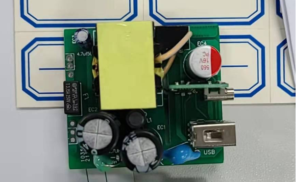 低成本，高性能25W  A+C快充充電器方案，帶功率平衡