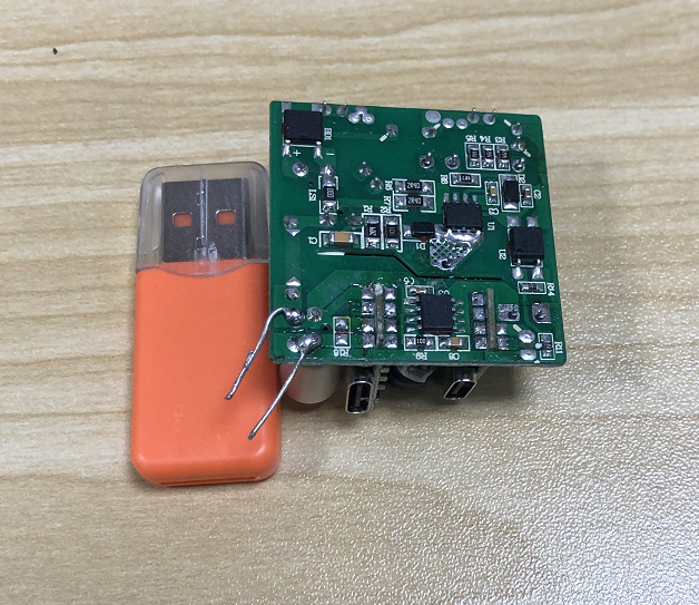 低成本，高性能20W  雙C  PD快充充電器方案