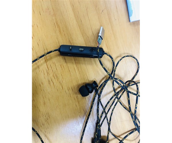 上大數(shù)字聲卡耳機、可變聲、數(shù)字型 USB2.0 K 歌混響耳機解決方案